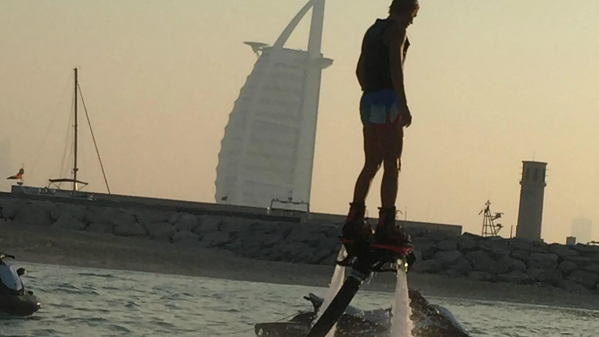 Fly Board Burj Al Arab - Photo 10
